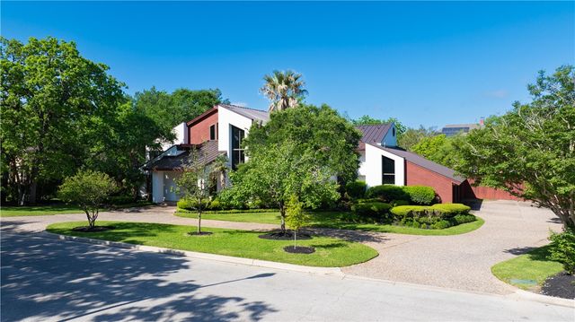 8604 Creekview Court, College Station, TX 77845