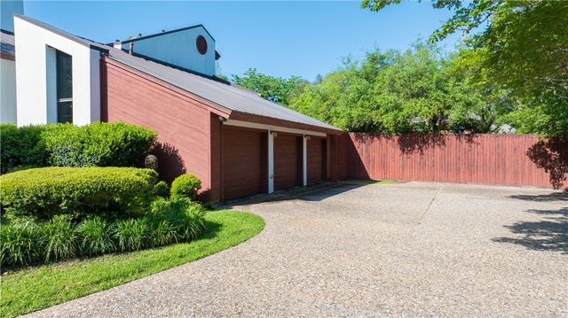 8604 Creekview Court, College Station, TX 77845