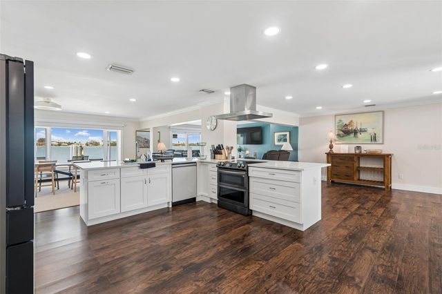 478 HARBOR DRIVE N, Indian Rocks Beach, FL 33785