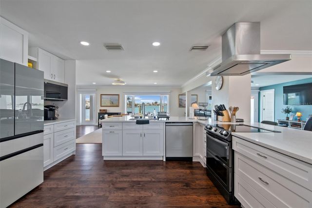 478 HARBOR DRIVE N, Indian Rocks Beach, FL 33785