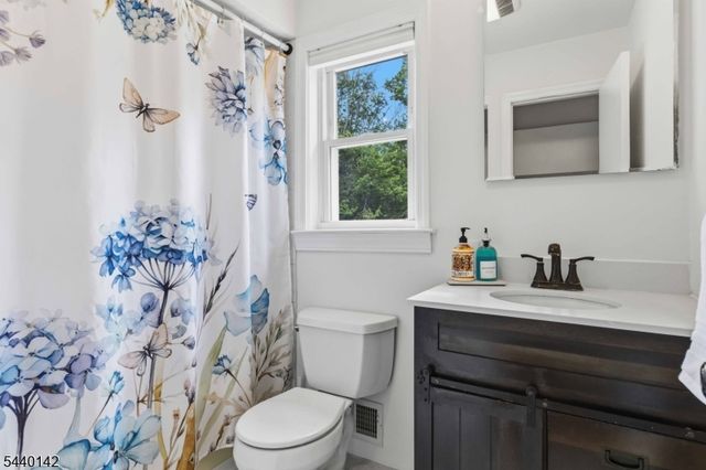 37 Rolling Ridge Rd, West Milford Twp., NJ 07480