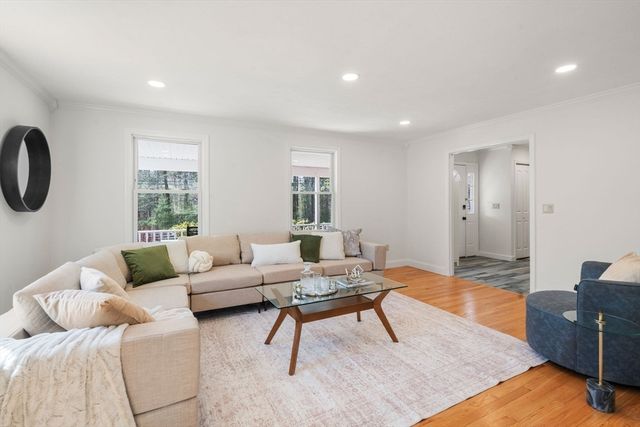 165 Wampum St, Plainville, MA 02762