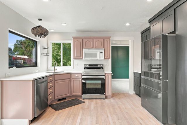 114 S Molter Rd, Liberty Lake, WA 99019
