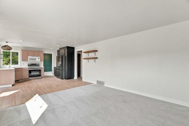 114 S Molter Rd, Liberty Lake, WA 99019