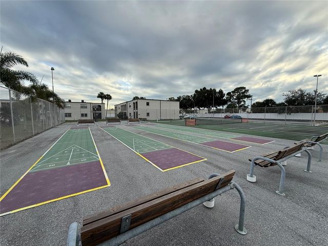 7701 STARKEY ROAD 711, Seminole, FL 33777