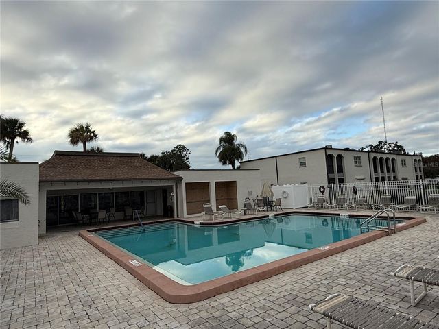 7701 STARKEY ROAD 711, Seminole, FL 33777