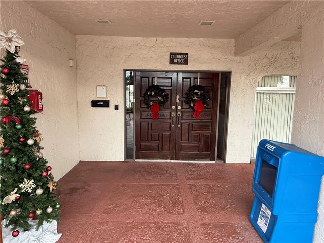 7701 STARKEY ROAD 711, Seminole, FL 33777