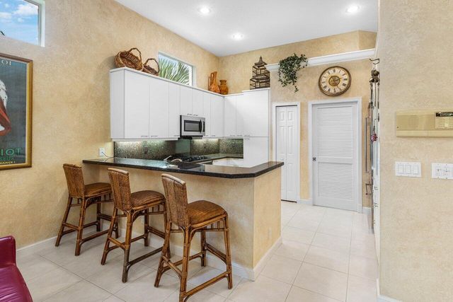 6263 NW 43rd Terrace, Boca Raton, FL 33496