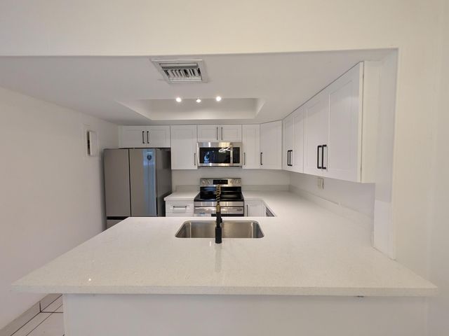 1325 Silverado 1325, North Lauderdale, FL 33068