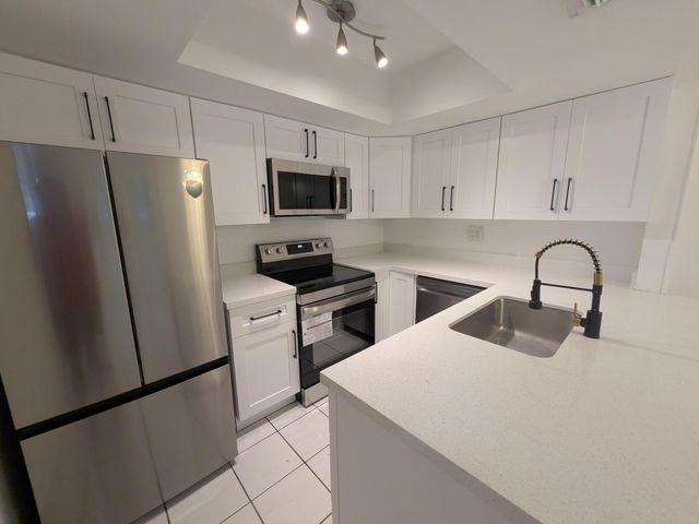 1325 Silverado 1325, North Lauderdale, FL 33068