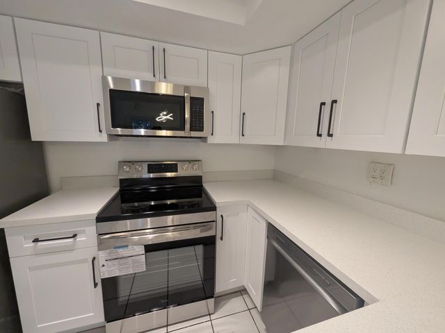 1325 Silverado 1325, North Lauderdale, FL 33068