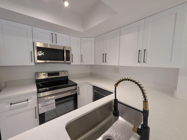 1325 Silverado 1325, North Lauderdale, FL 33068