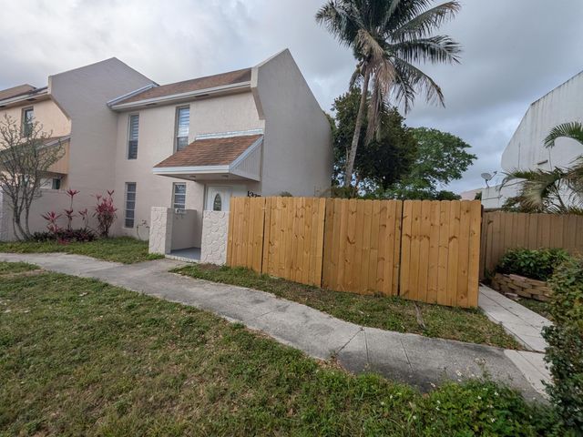 1325 Silverado 1325, North Lauderdale, FL 33068