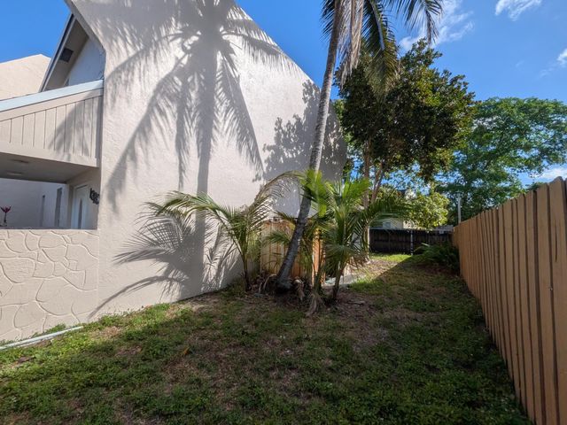 1325 Silverado 1325, North Lauderdale, FL 33068