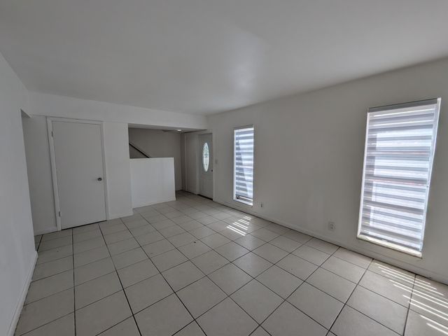 1325 Silverado 1325, North Lauderdale, FL 33068