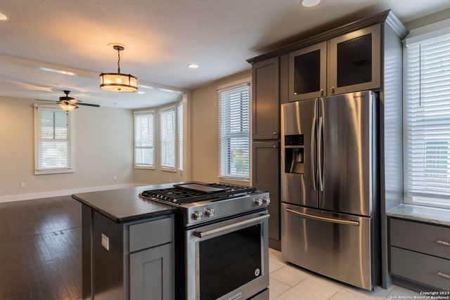 1121 E CROCKETT ST, San Antonio, TX 78202