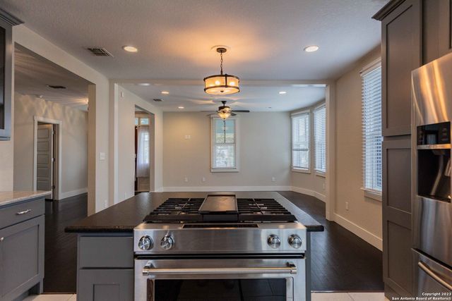 1121 E CROCKETT ST, San Antonio, TX 78202