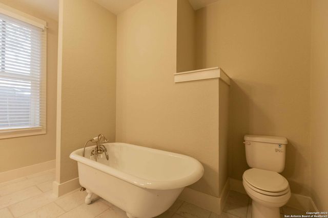 1121 E CROCKETT ST, San Antonio, TX 78202