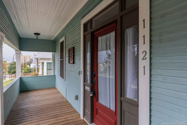 1121 E CROCKETT ST, San Antonio, TX 78202