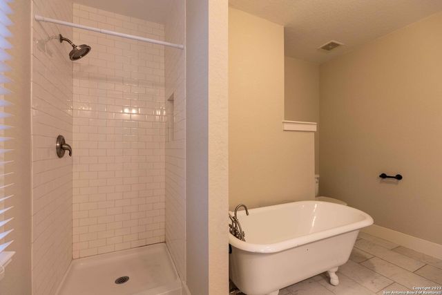 1121 E CROCKETT ST, San Antonio, TX 78202