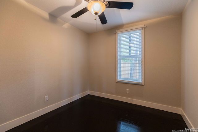 1121 E CROCKETT ST, San Antonio, TX 78202