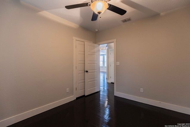 1121 E CROCKETT ST, San Antonio, TX 78202