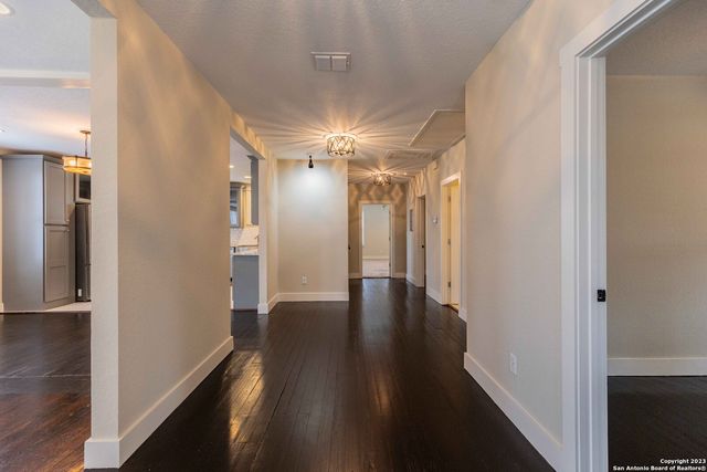 1121 E CROCKETT ST, San Antonio, TX 78202