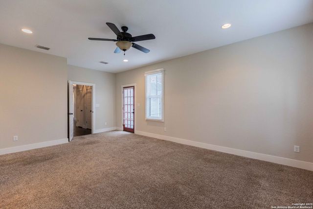 1121 E CROCKETT ST, San Antonio, TX 78202