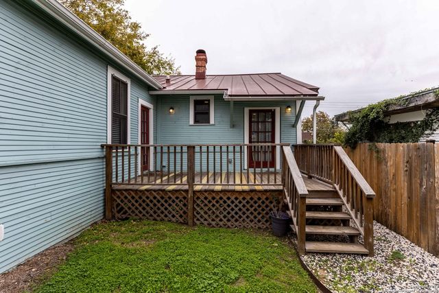 1121 E CROCKETT ST, San Antonio, TX 78202