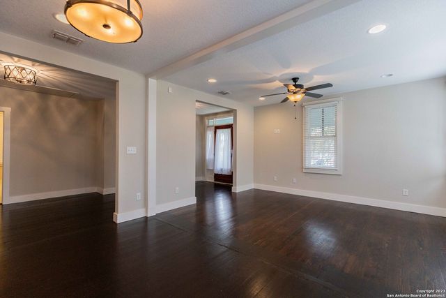 1121 E CROCKETT ST, San Antonio, TX 78202