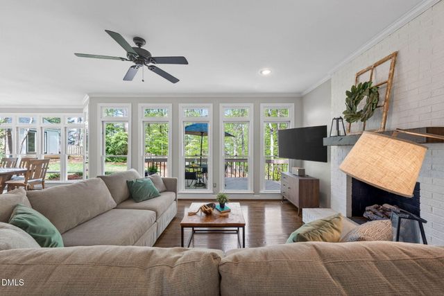 1047 W Sterlington Place, Apex, NC 27502