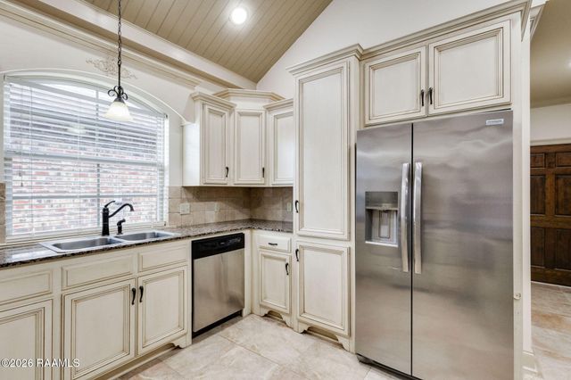 406 La Villa Circle, Youngsville, LA 70592