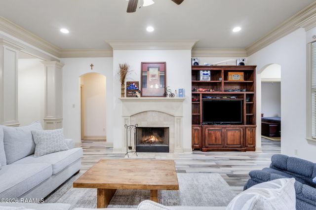 406 La Villa Circle, Youngsville, LA 70592