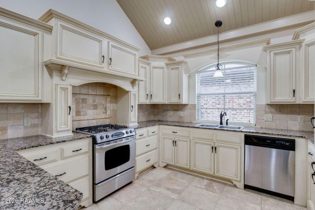 406 La Villa Circle, Youngsville, LA 70592