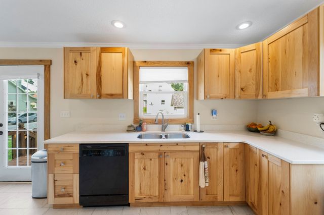 417 10th Street, Ames, IA 50010