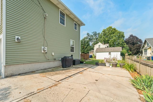 417 10th Street, Ames, IA 50010