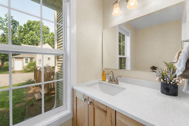417 10th Street, Ames, IA 50010