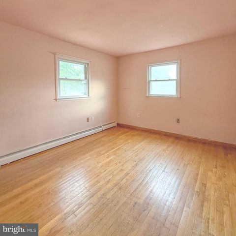 4413 KENWOOD DR, Woodbridge, VA 22193