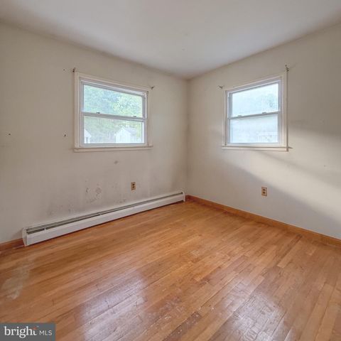 4413 KENWOOD DR, Woodbridge, VA 22193