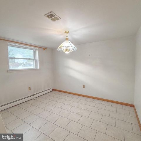 4413 KENWOOD DR, Woodbridge, VA 22193