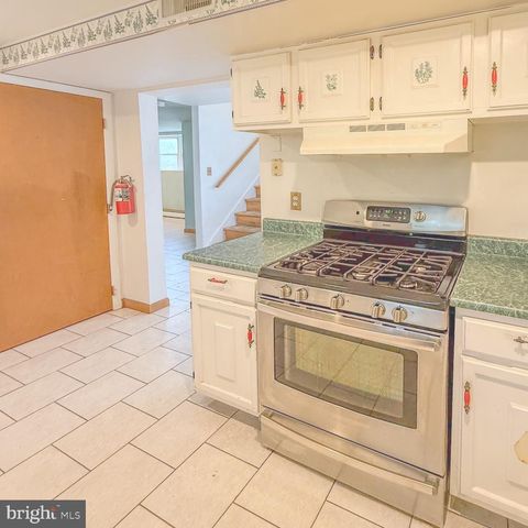4413 KENWOOD DR, Woodbridge, VA 22193