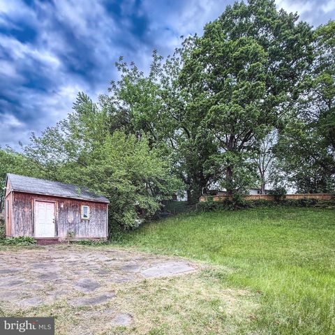4413 KENWOOD DR, Woodbridge, VA 22193