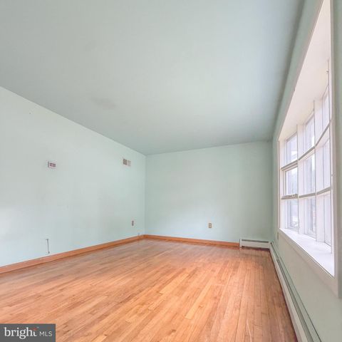 4413 KENWOOD DR, Woodbridge, VA 22193