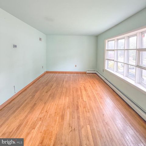 4413 KENWOOD DR, Woodbridge, VA 22193