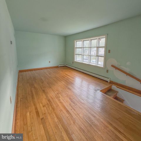 4413 KENWOOD DR, Woodbridge, VA 22193