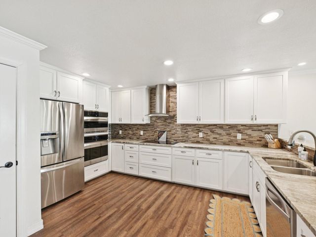 2 Mariner Village Drive, Seabrook, TX 77586