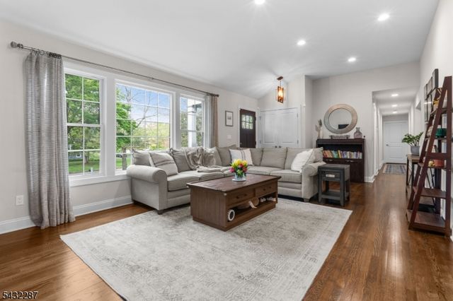3 Hoffman Ct, Morris Twp., NJ 07960