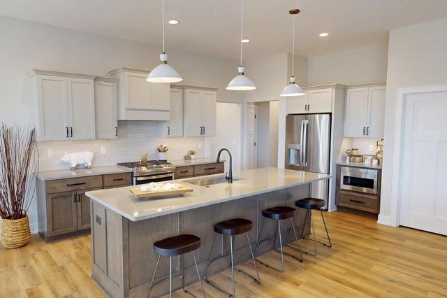 W252N5592 Crescent Hill DRIVE, Sussex, WI 53089