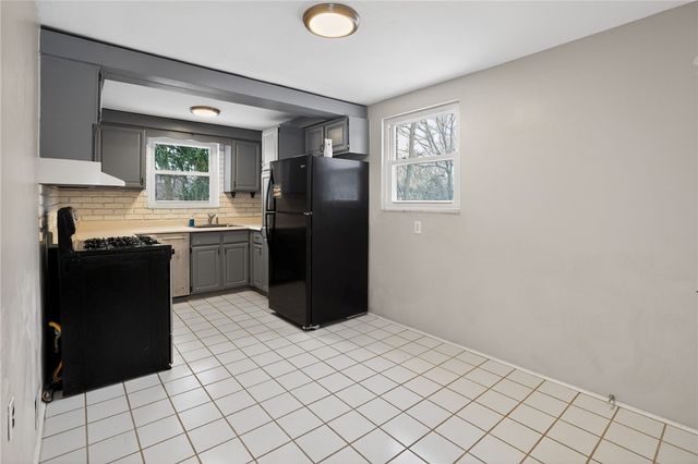 3341 Recker Dr, Baldwin Boro, PA 15227