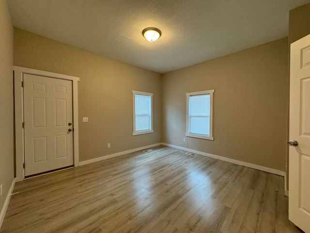 924 W College Street, Springfield, MO 65806